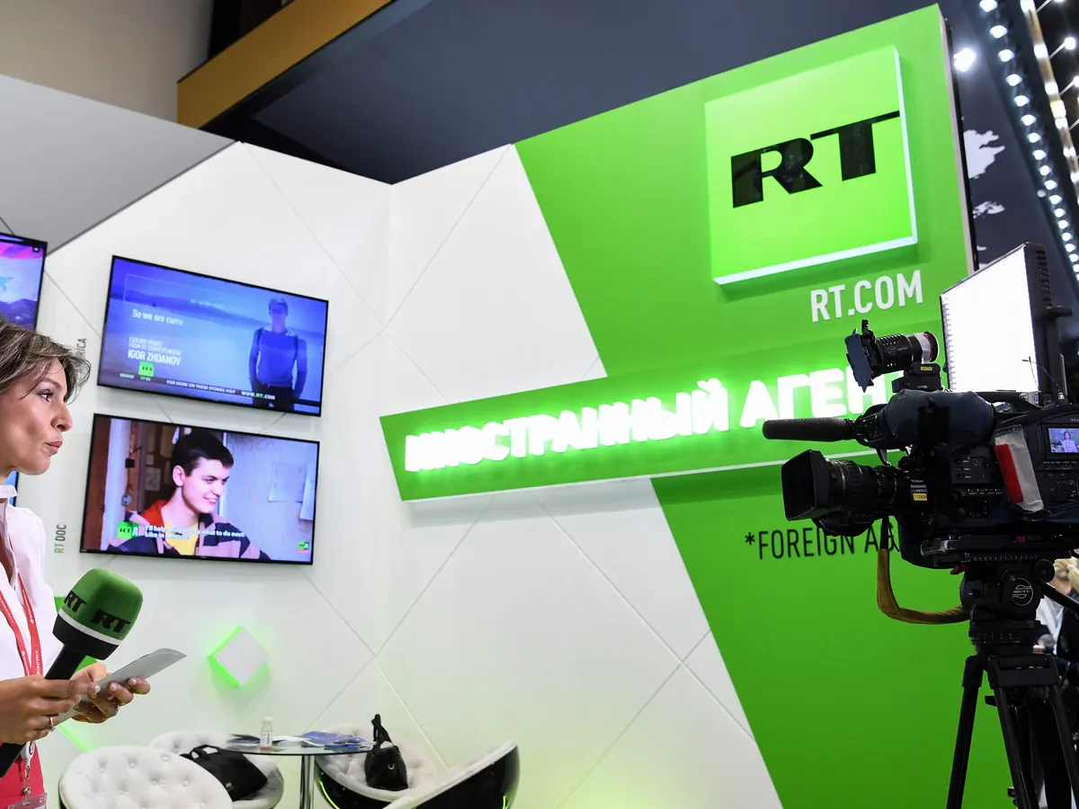 Russian today. Телеканал RT. Телеканал раша Тудей. Russia today логотип. Телеканал Russian today.